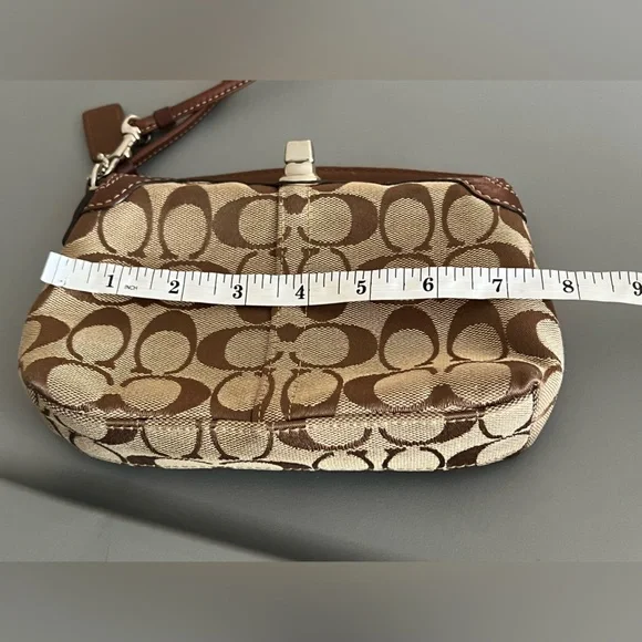 COACH SIGNATURE WRISTLET - Picture 11 of 12